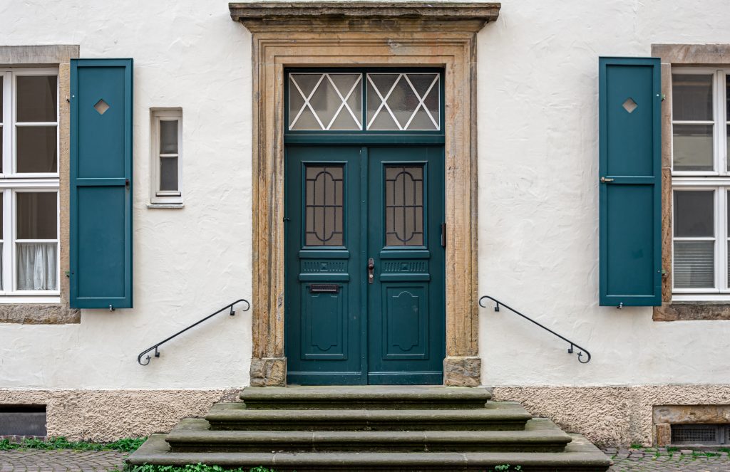 Front Door mit Sicherheitsbeschlägen RC2